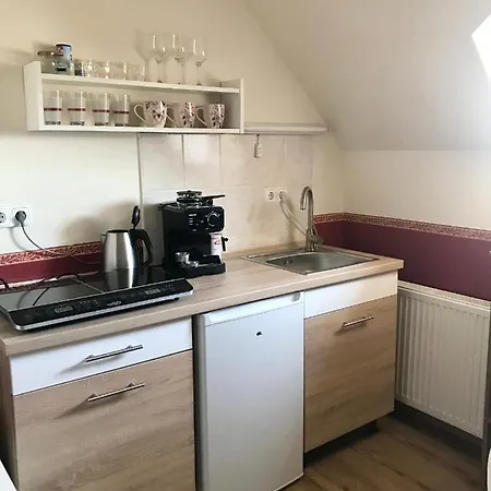 Aranylo Apartmanhaz - Quiet With Balcony Apartment