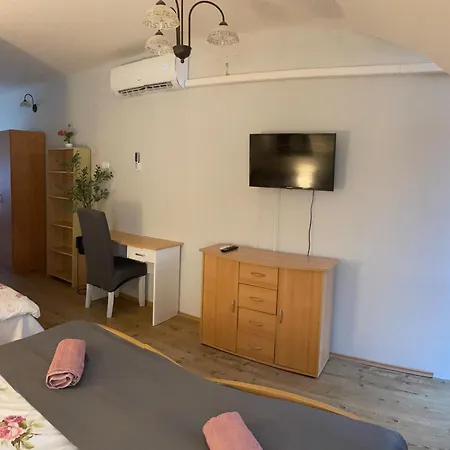 Aranylo Apartmanhaz - Quiet Studios With Balcony Hajdúszoboszló
