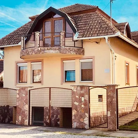 Aranylo Apartmanhaz Apartment *