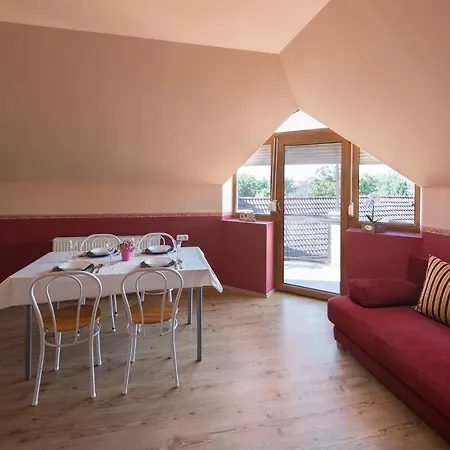 Apartment Aranylo Apartmanhaz - Quiet With Balcony