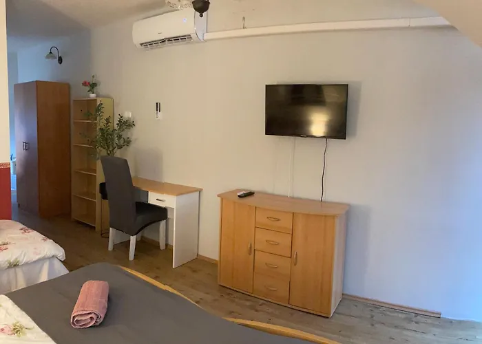 Aranylo Apartmanhaz - Quiet With Balcony Hajdúszoboszló